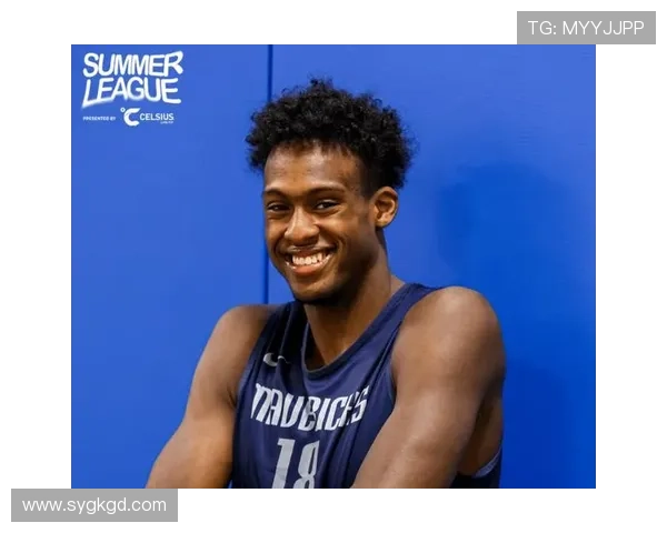 热爱永恒开拓者官方Instagram发布球员新秀时期与现在的对比照片